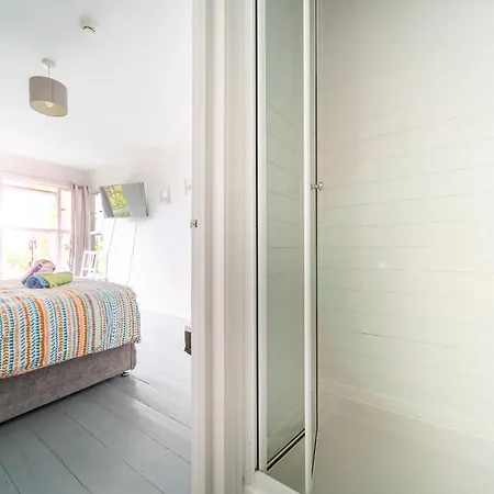 Palace Surf Hostel