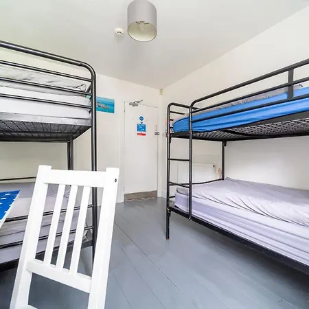 Palace Surf Hostel *